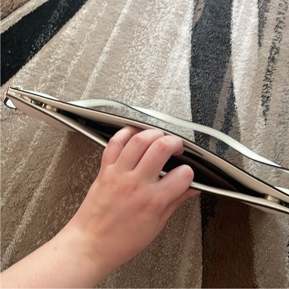 Michael Kors large white clutch with strap and handle - Picture 8 of 12